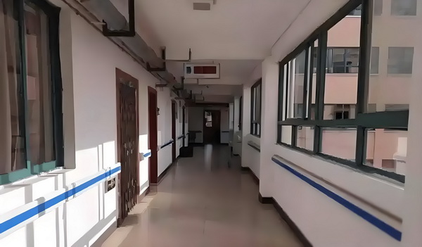 大学生怎样落深户_电影《南京照相馆》票房破4亿 配备园艺团队专业维护